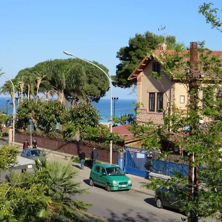 Surf House Mondello * Palermo